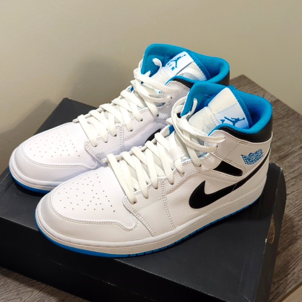 Jordan mid 1s